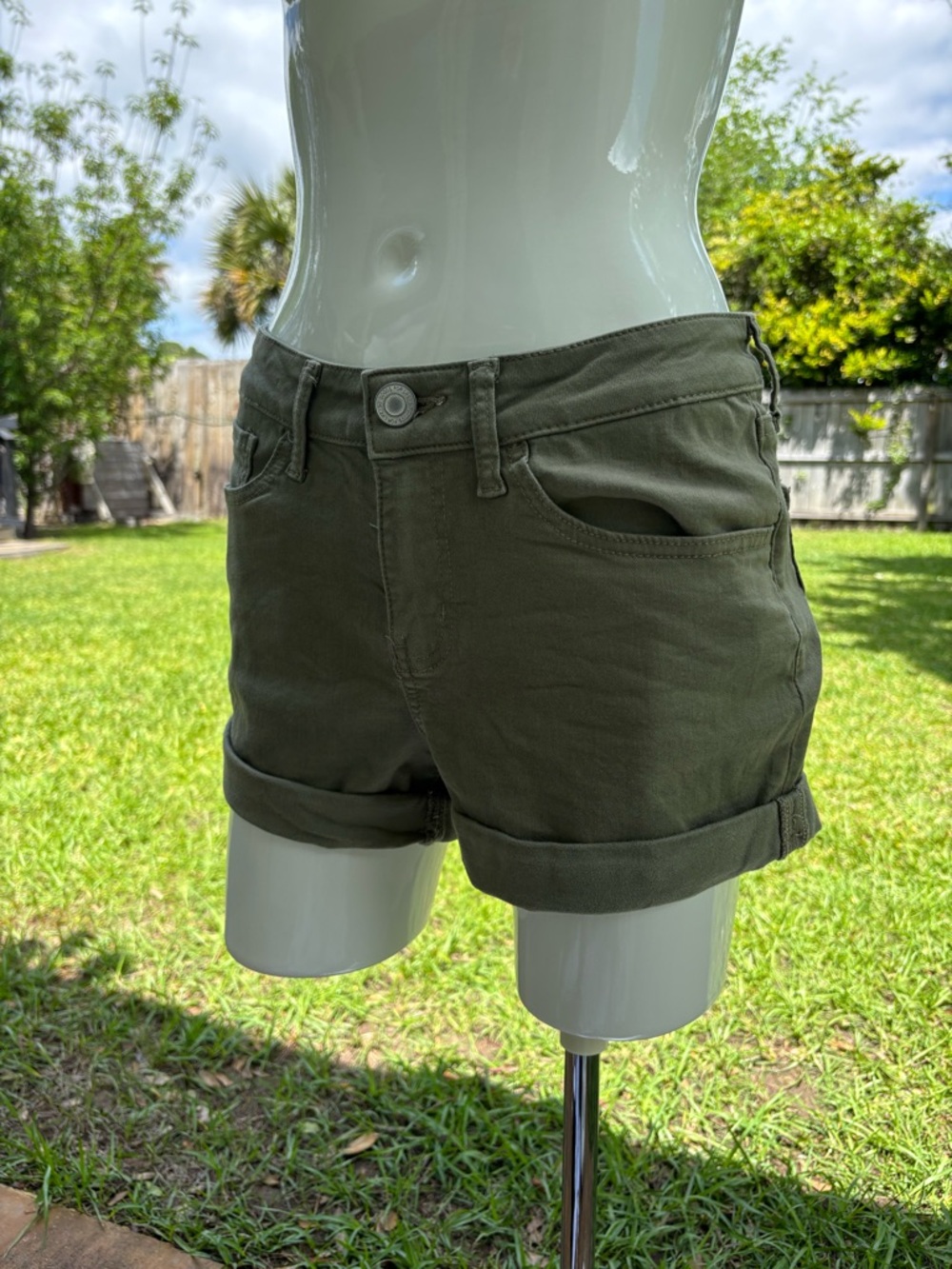 SO Women's Olive Green Cargo Roll-Cuff Shorts